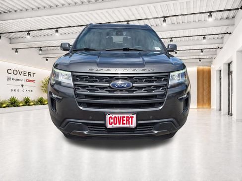 Used 2018 Ford Explorer XLT w/ Equipment Group 202A FWD image 3