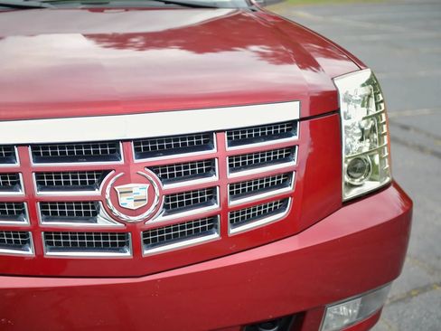 Used 2010 Cadillac Escalade Luxury AWD/4WD image 56