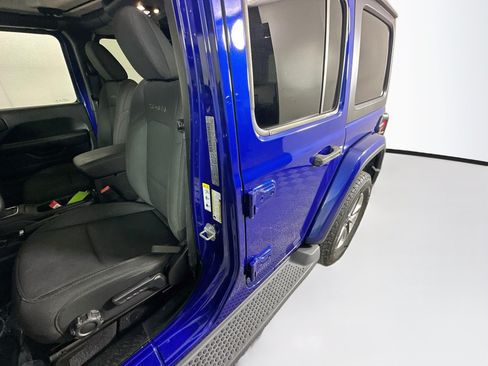 Used 2019 Jeep Wrangler Unlimited Sahara AWD/4WD image 12