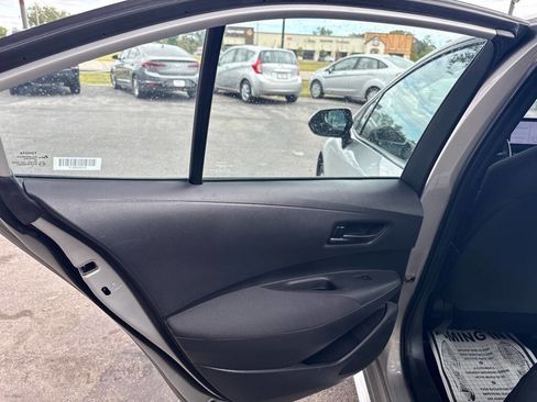 Used 2022 Toyota Corolla LE image 11