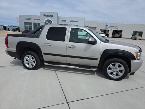 Used 2007 Chevrolet Avalanche LT w/ LT Preferred Equipment Group AWD/4WD image 4