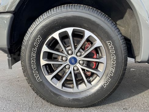 Used 2018 Ford F150 XLT w/ Equipment Group 302A Luxury image 8