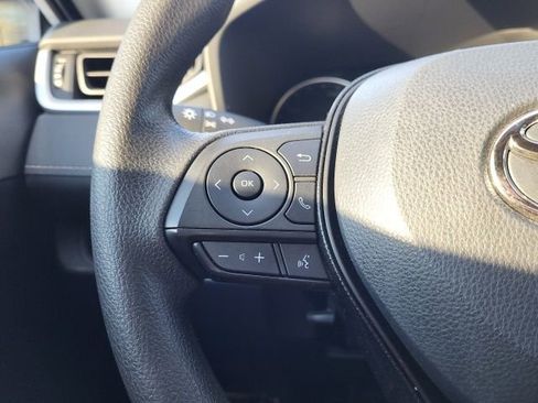 Used 2021 Toyota RAV4 LE image 17