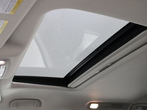 Used 2024 Nissan Armada SL image 60