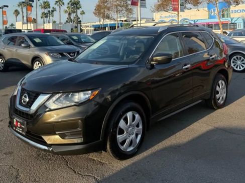 Used 2017 Nissan Rogue S w/ S Appearance Package AWD/4WD image 2