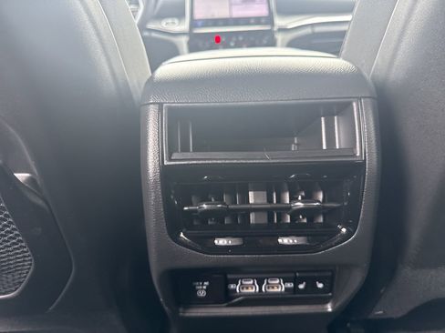 Used 2023 Jeep Grand Cherokee Overland image 21