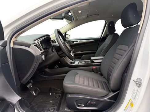 Used 2020 Ford Fusion SE image 10
