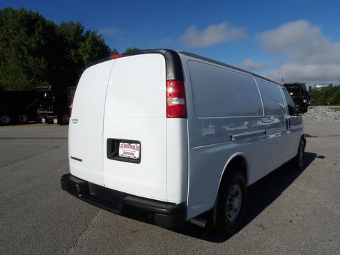 Used 2019 Chevrolet Express 3500 Extended w/ Driver Convenience Package RWD image 7
