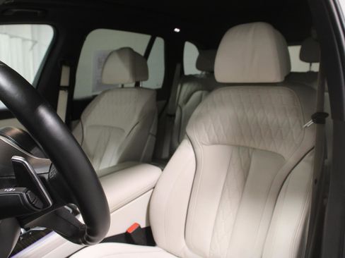 Used 2024 BMW X5 xDrive40i w/ M Sport Package AWD/4WD image 4