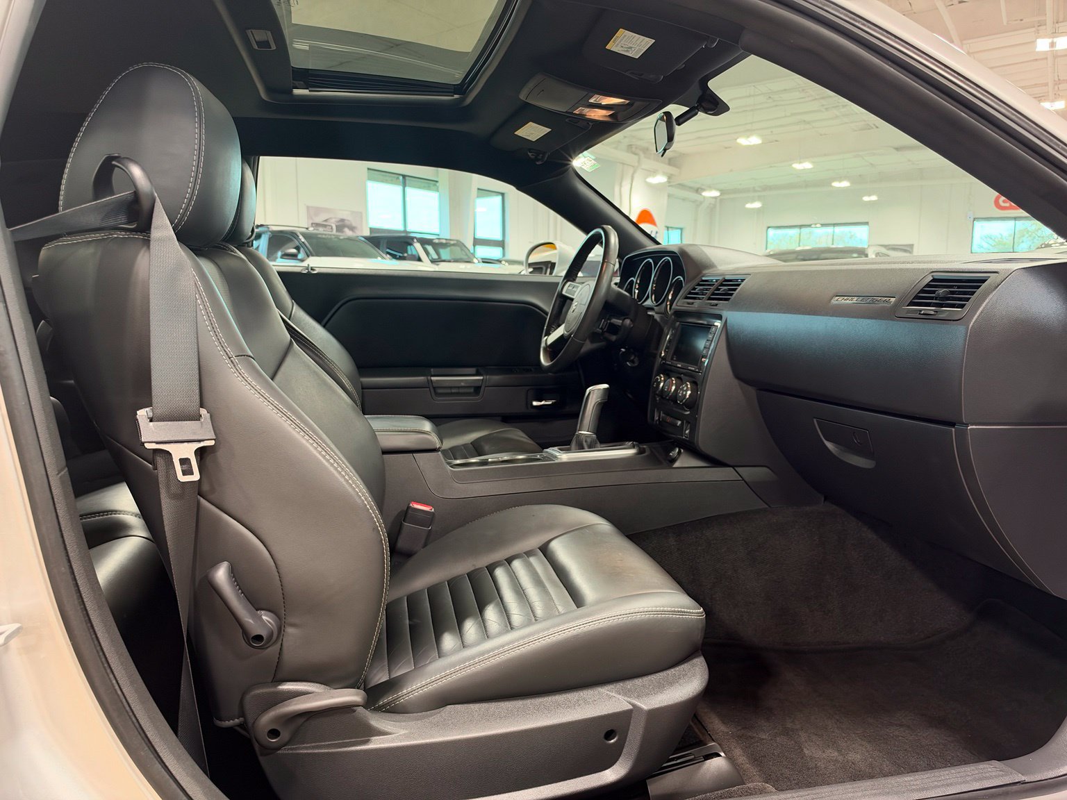 Used 2010 Dodge Challenger R/T RWD image 33