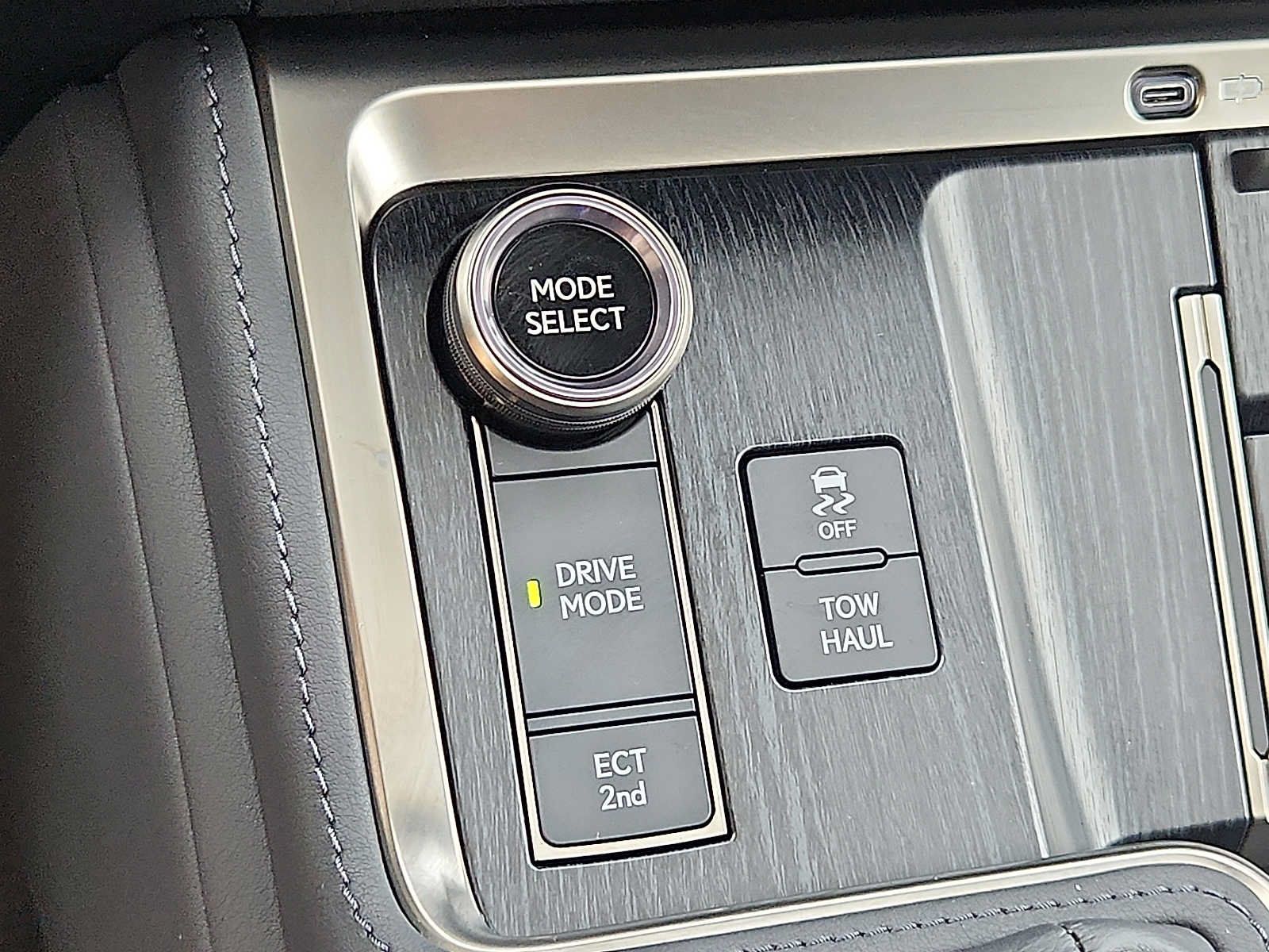 Used 2024 Lexus GX 550 w/ Accessory Package (Z1) AWD/4WD image 25