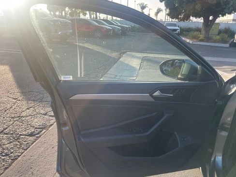Used 2019 Volkswagen Jetta SE FWD image 11