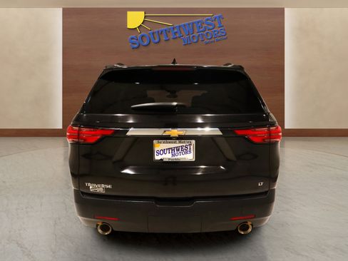 Used 2023 Chevrolet Traverse LT image 3