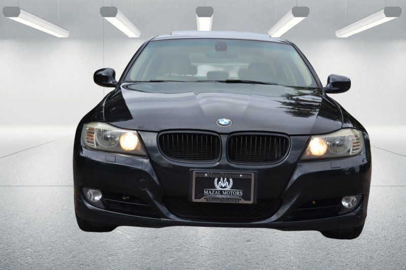Used 2011 BMW 328i xDrive Sedan AWD/4WD image 4