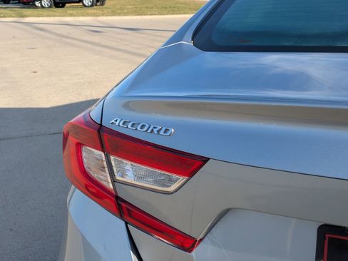 Used 2018 Honda Accord EX image 29