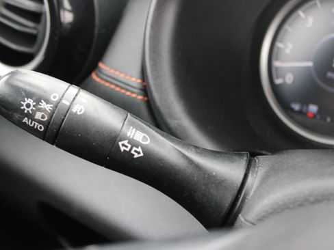 Used 2020 Nissan Kicks SR image 34