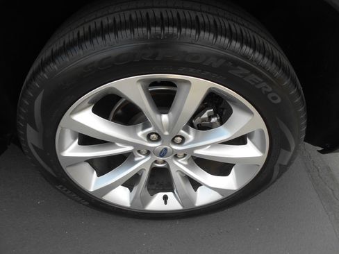 Used 2022 Ford Explorer Platinum w/ Equipment Group 601A image 12