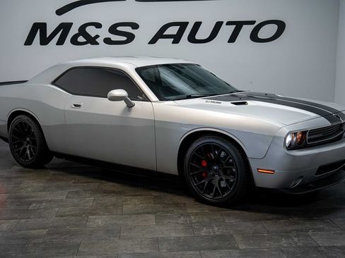 Used 2010 Dodge Challenger SRT8 w/ SRT Option Group II RWD image 7