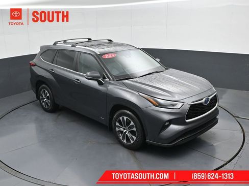 Used 2023 Toyota Highlander XLE AWD/4WD image 54