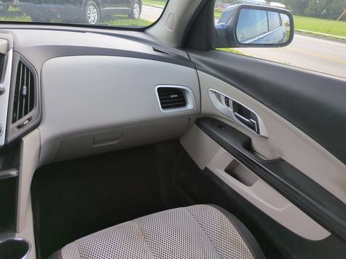 Used 2017 Chevrolet Equinox LT FWD image 16