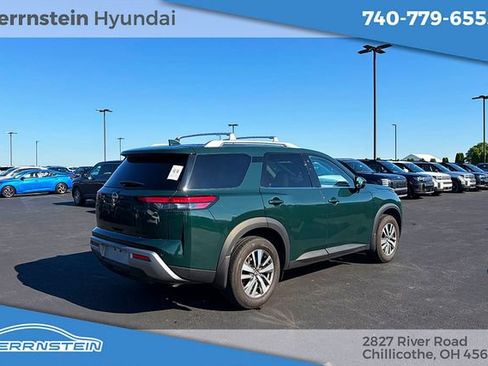 Used 2024 Nissan Pathfinder SL w/ Black Appearance Package AWD/4WD image 32