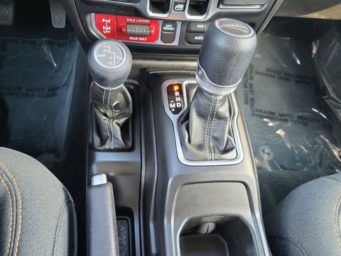 Certified 2024 Jeep Gladiator Sport image 38