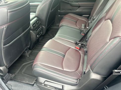Used 2025 Honda Pilot Black Edition image 29