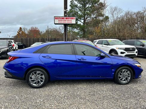 Used 2024 Hyundai Elantra SEL FWD image 3