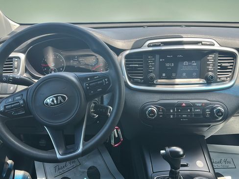 Used 2018 Kia Sorento FWD image 15