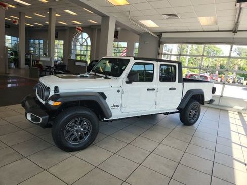 New 2025 Jeep Gladiator Sport image 2