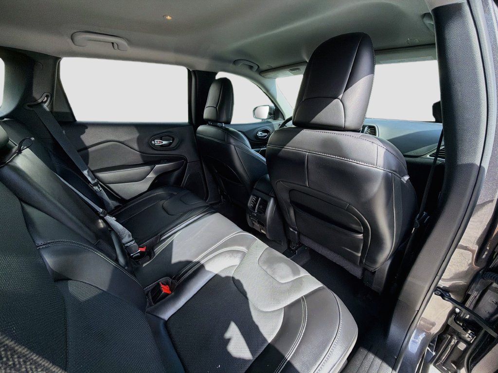Used 2020 Jeep Cherokee Limited FWD image 29