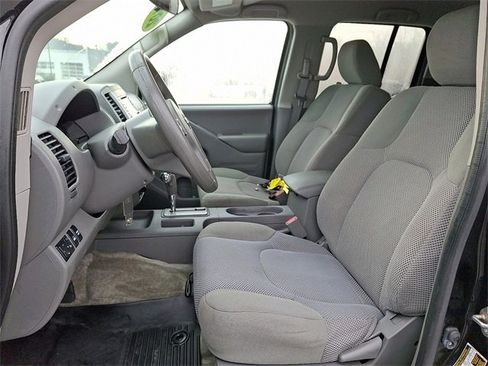 Used 2018 Nissan Frontier SV image 13