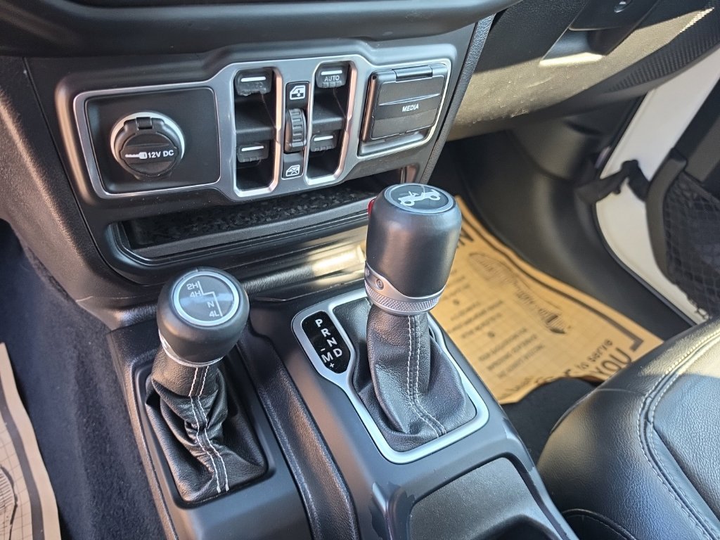 Used 2018 Jeep Wrangler Unlimited Sahara AWD/4WD image 39