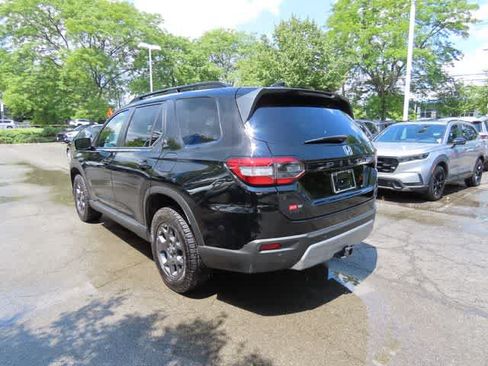Certified 2025 Honda Pilot TrailSport image 4