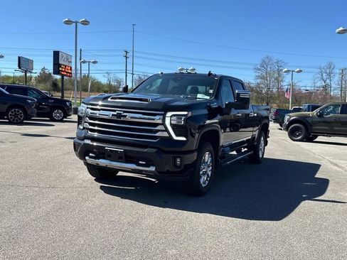Used 2024 Chevrolet Silverado 2500 High Country w/ Technology Package AWD/4WD image 8