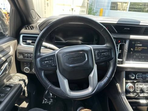 Used 2022 GMC Yukon XL Denali AWD/4WD image 23