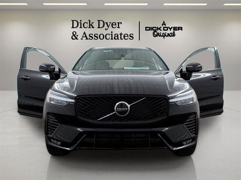 New 2026 Volvo XC60 B5 Core w/ Protection Package Premier image 8