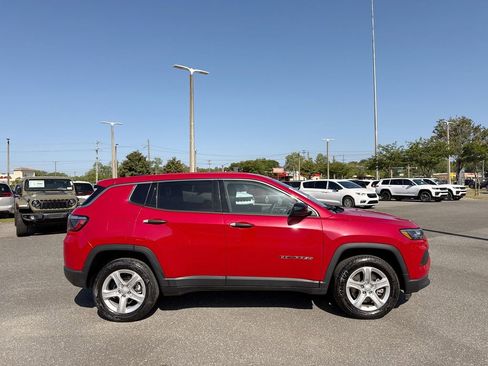Used 2023 Jeep Compass Sport AWD/4WD image 2