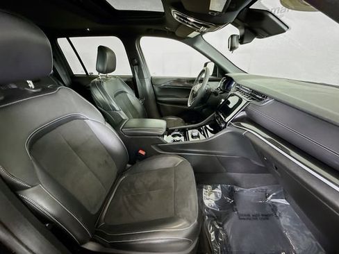 Used 2023 Jeep Grand Cherokee Altitude image 27