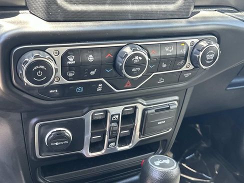 Used 2023 Jeep Wrangler Unlimited w/ Cold Weather Group AWD/4WD image 20