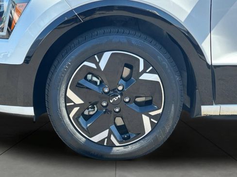 Certified 2023 Kia Niro Wind FWD image 32