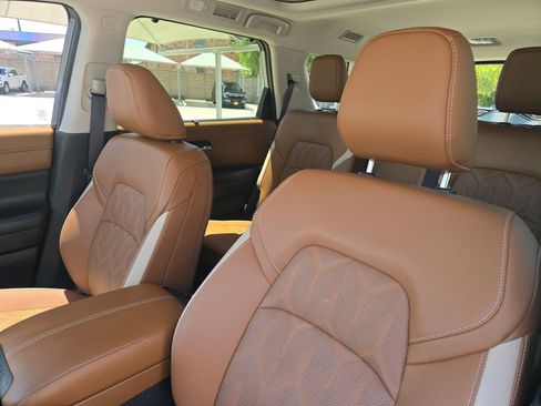Certified 2026 Nissan Pathfinder Platinum AWD/4WD image 9