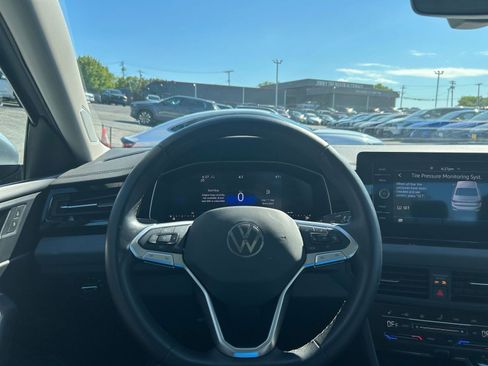 Used 2025 Volkswagen Jetta SE FWD image 29