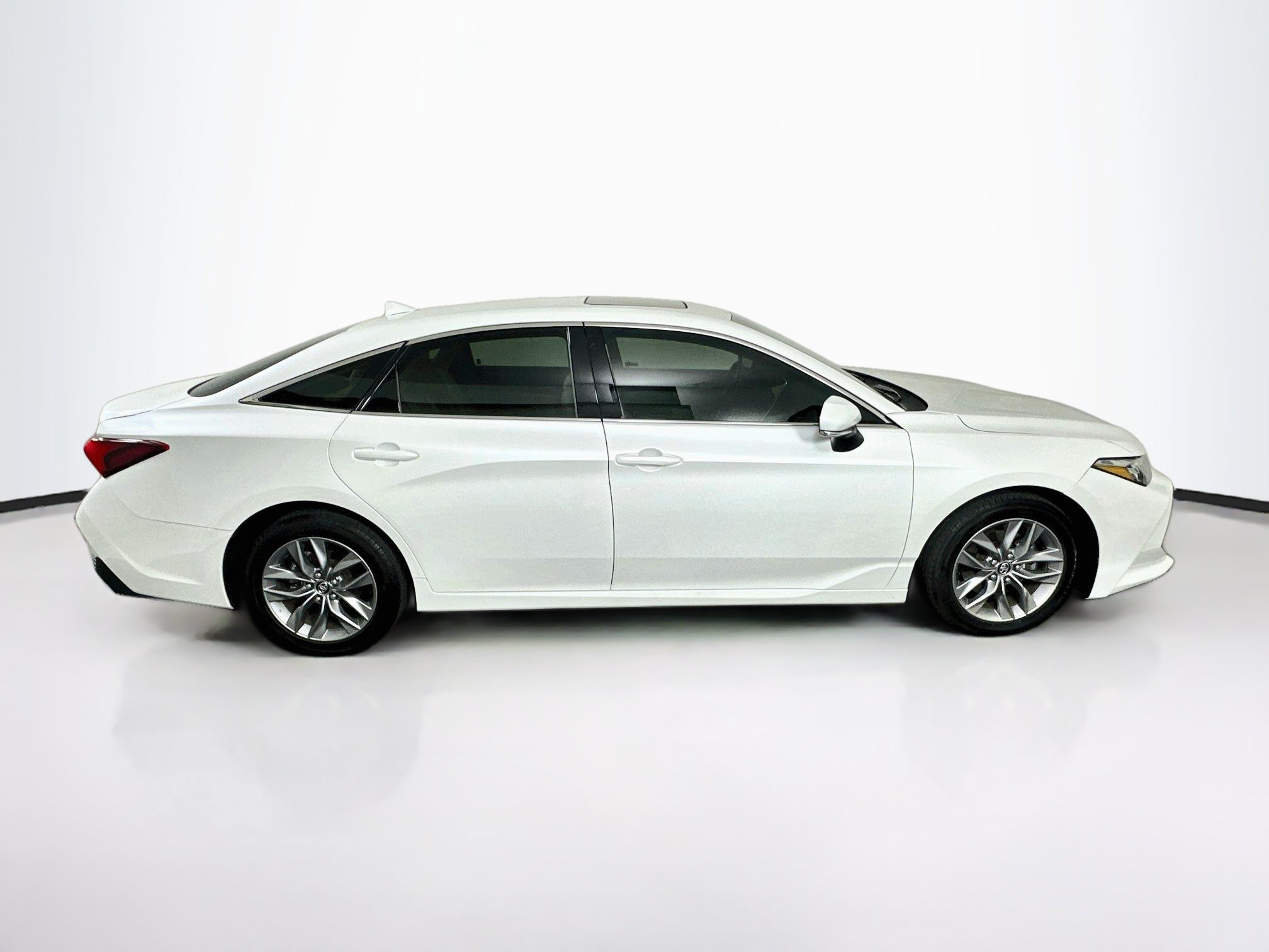 Used 2020 Toyota Avalon XLE w/ Moonroof Package FWD image 10