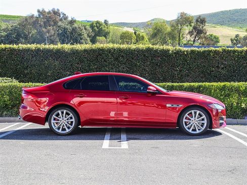 Used 2017 Jaguar XF R-Sport image 4
