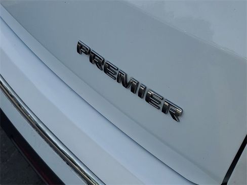 Used 2022 Chevrolet Traverse Premier image 6