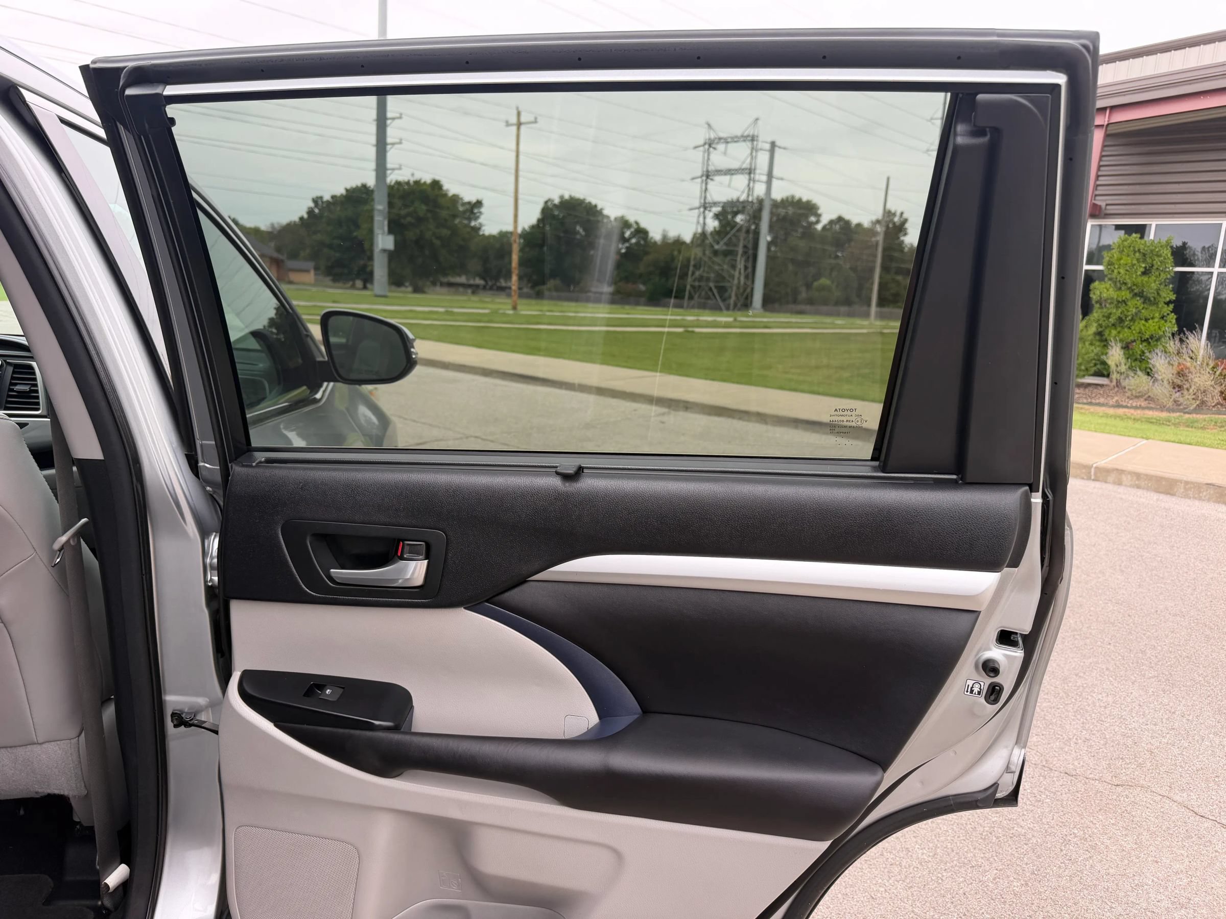 Used 2016 Toyota Highlander XLE FWD image 28