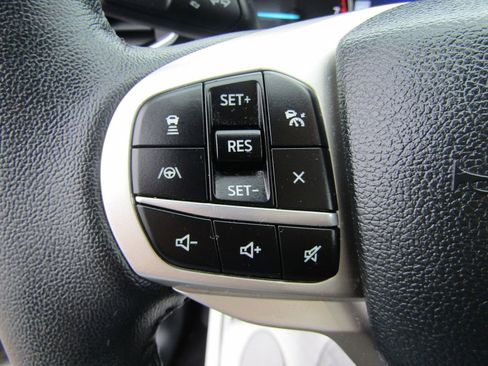 Used 2023 Ford Explorer XLT AWD/4WD image 29