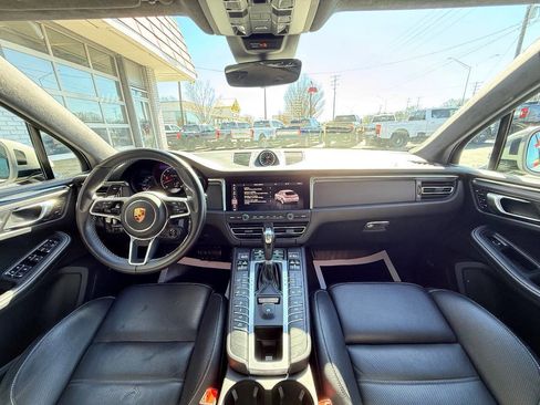 Used 2020 Porsche Macan Turbo image 38