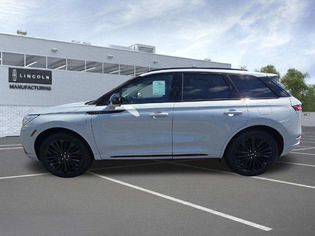 New 2025 Lincoln Corsair Grand Touring w/ Jet Appearance Package AWD/4WD image 2
